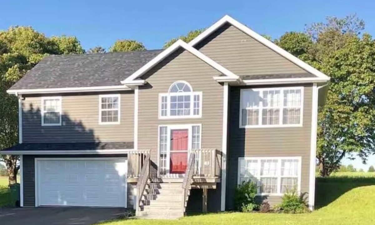 Clyde River House | Full House in Clyde River close to City and Golf Courses