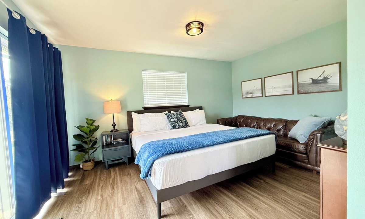 Grayland Hotel | Full-kitchen Studio | Pet-Friendly | Fireplace