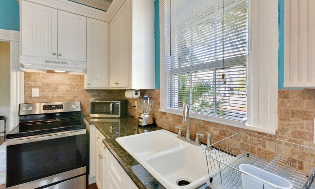 San Jacinto House | Fuller House Galveston