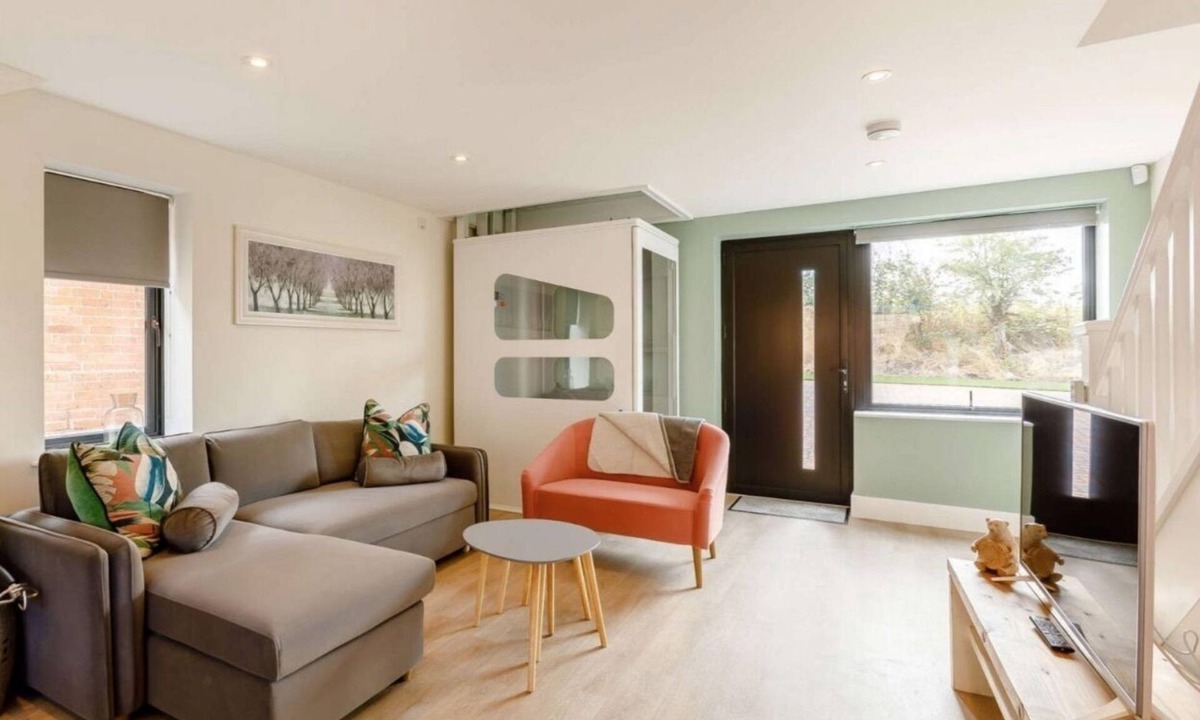 Moreton Valence Cottage | Fully Accessible-Disabled Adapted-Hot Tub-Pets