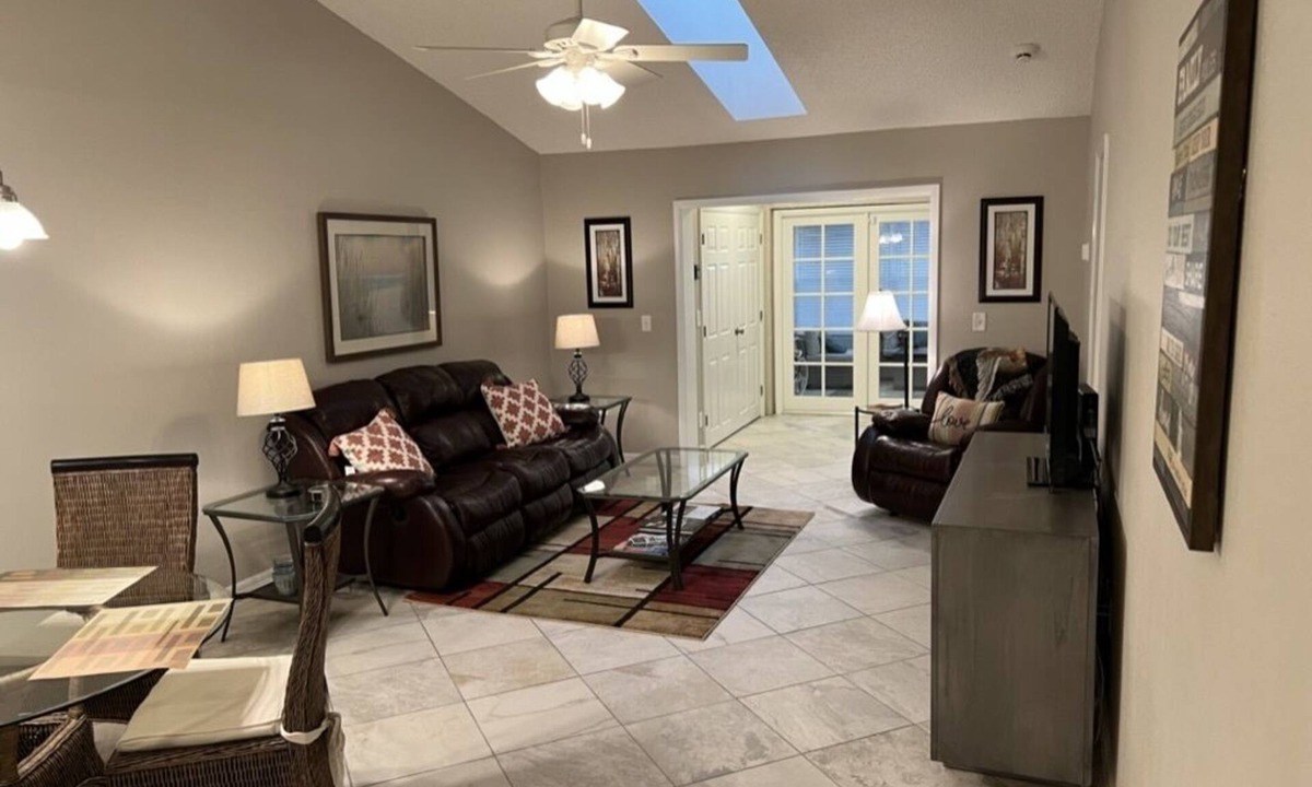 Bay Towne East Condo | Fully appointed, Walk To Bay & Park, Pet Friendly