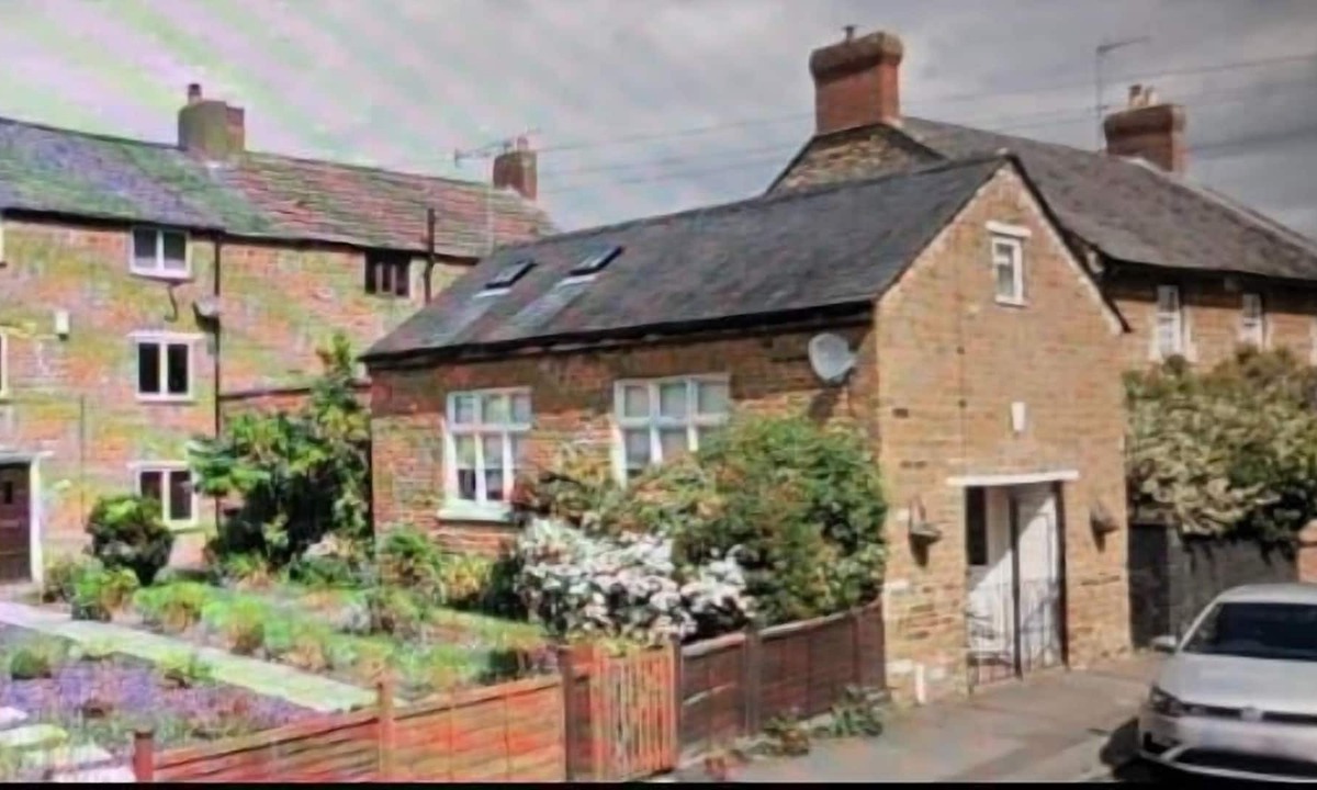 Harrington Cottage | Fully Detached Cottage House Loddington Kettering