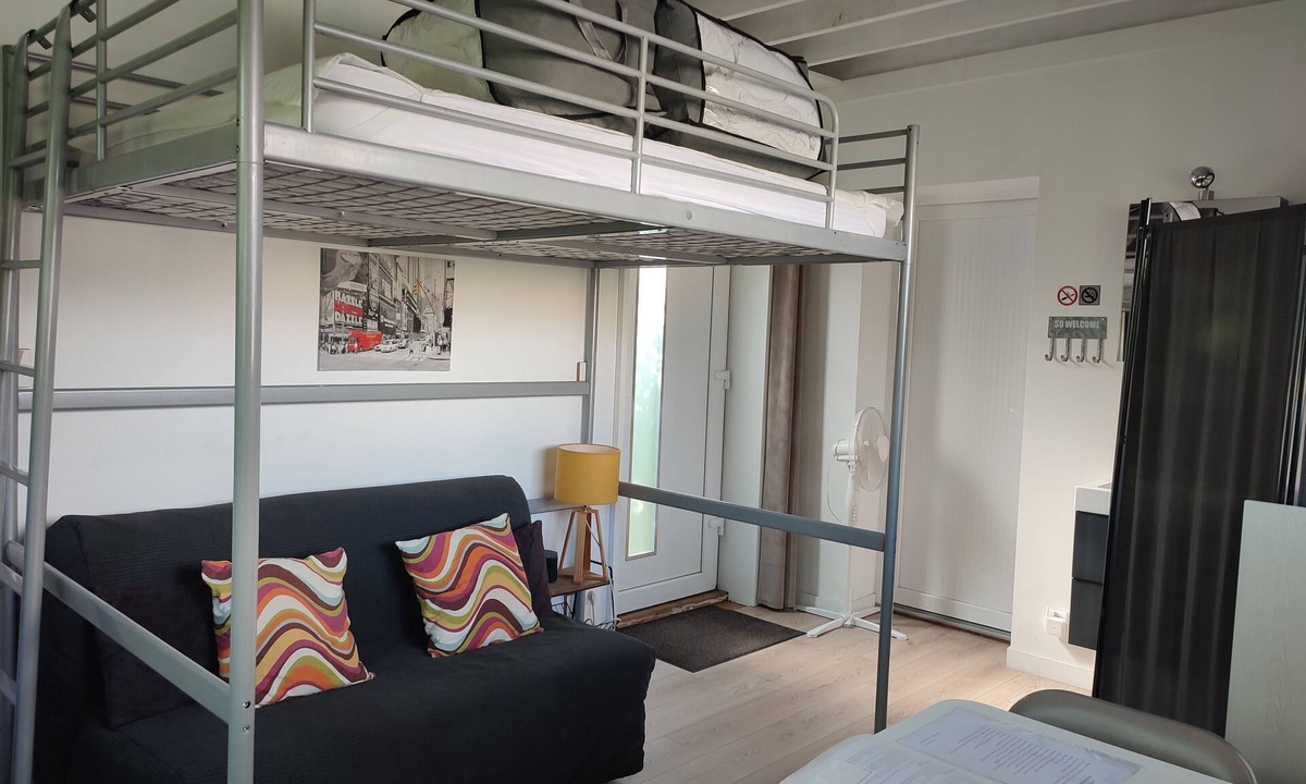 Chavagnes-en-Paillers Apartment | Fully-equipped 1 room furnished studio without partitions