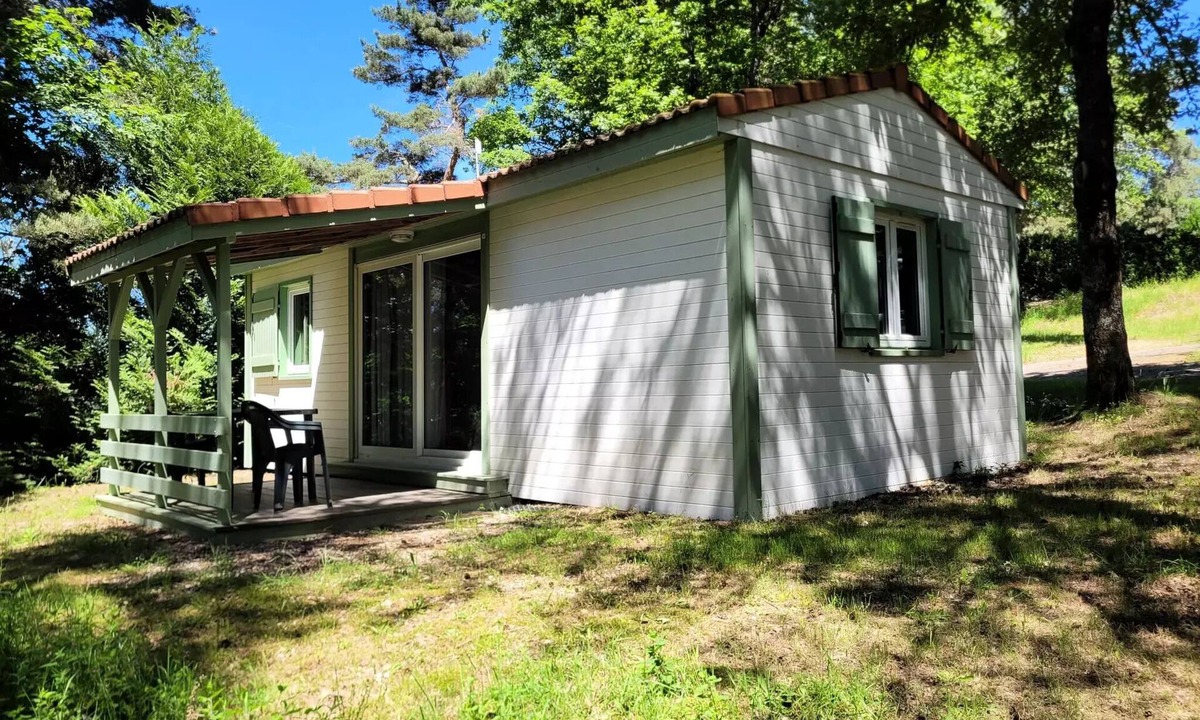 Saint-Maurice-de-Lignon Ski Chalet | Fully-equipped 2-bedroom chalet sleeps 4