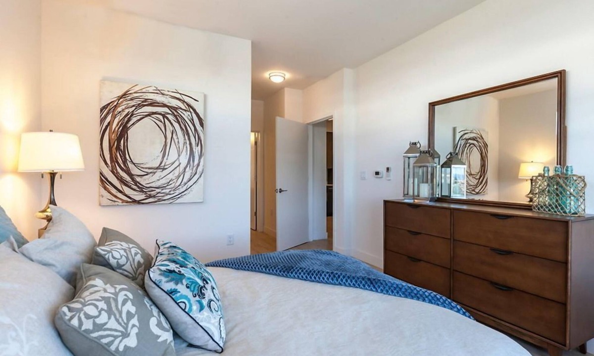 Menlo Park Condo | Fully Equipped 1 Bedroom Condo with Kitchen and Laundry