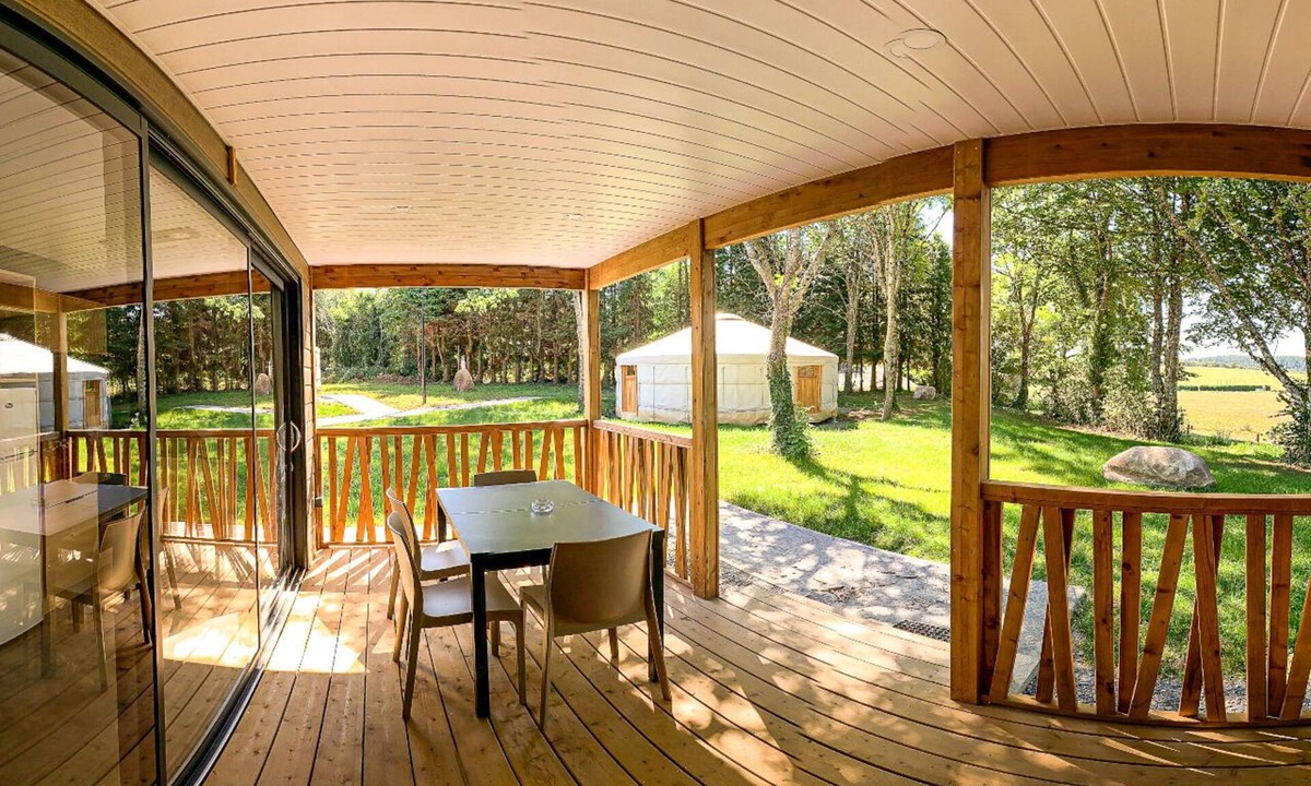 Les Martys Ski Chalet | Fully-equipped 3-bedroom "Laprade" chalet near a large lake