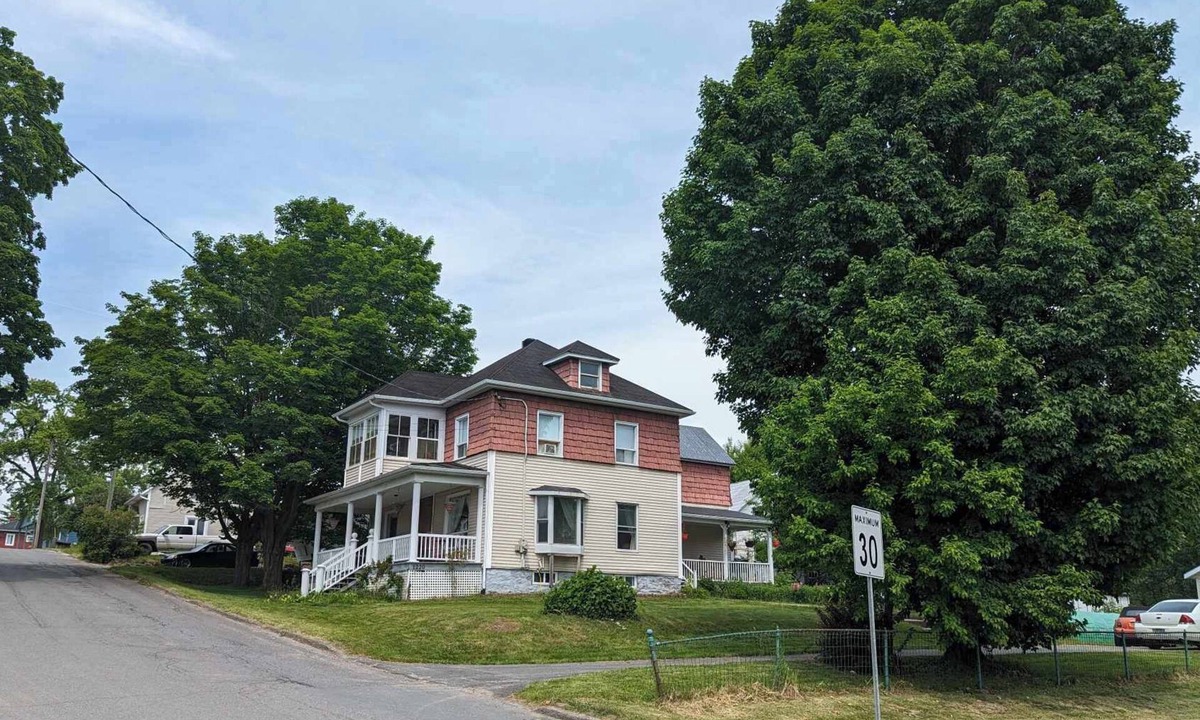 Richmond Apartment | Fully equipped apartment with 2 bedrooms in our century-old residence.