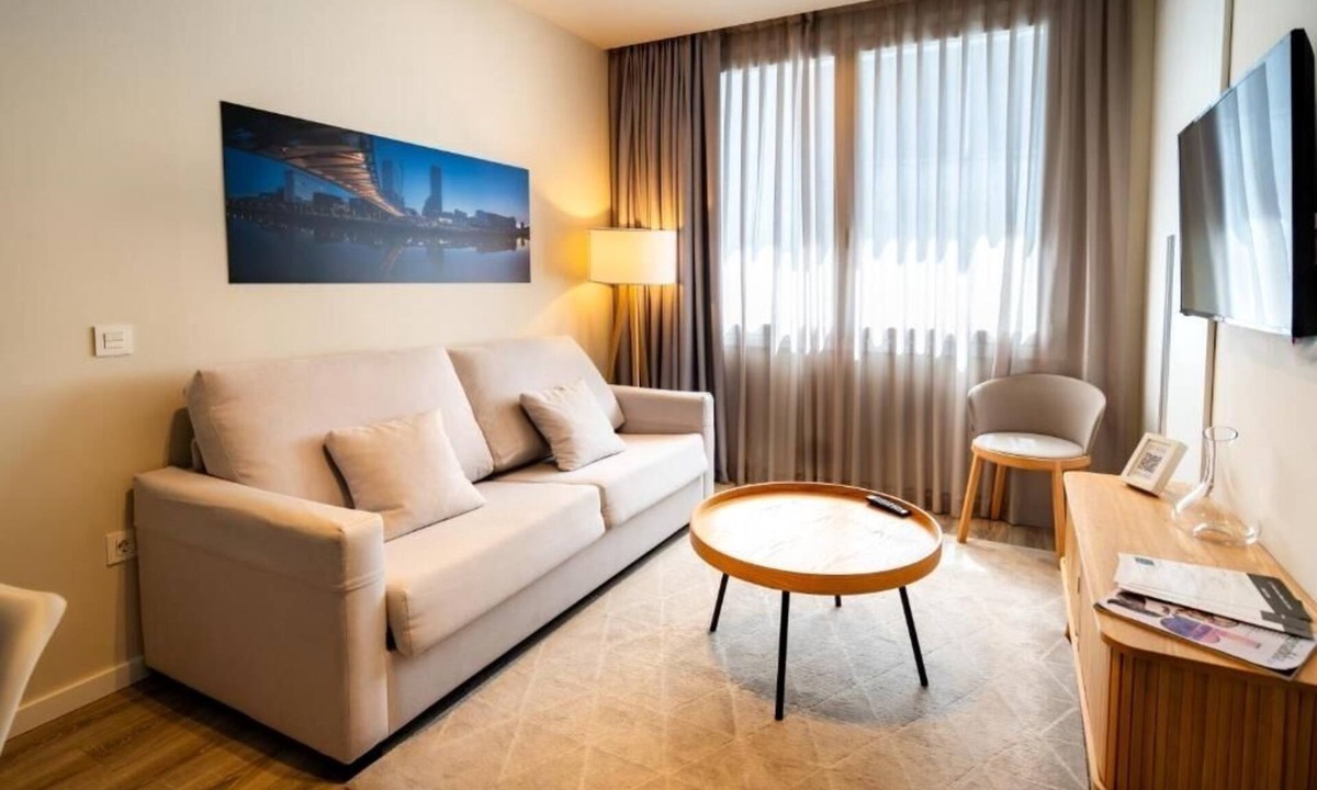 Castanos Hotel | Fully Equipped Apartment w/Kitchen + Parking in Central Bilbao