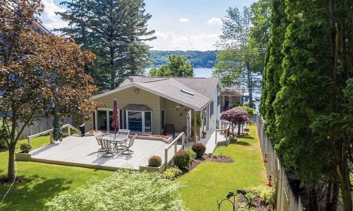 Conesus House | Fully equipped lake house on Conesus Lake