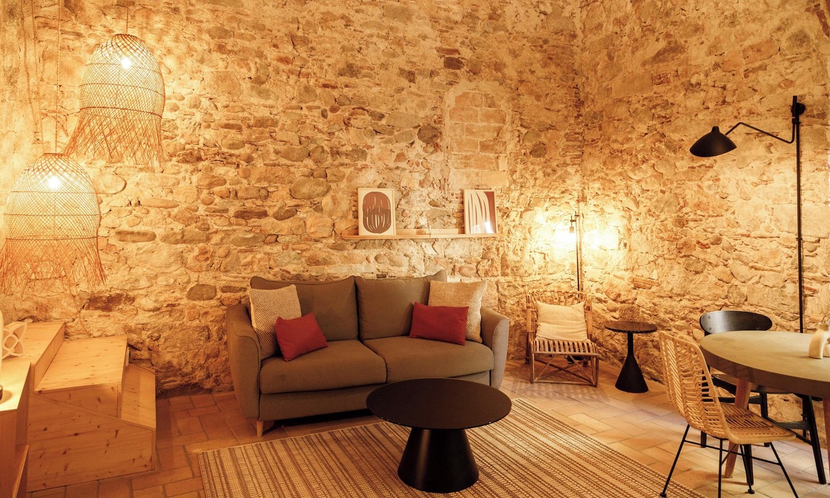 Salt Apartment | Fully Equipped One-Bedroom Apartment with original stone walls.