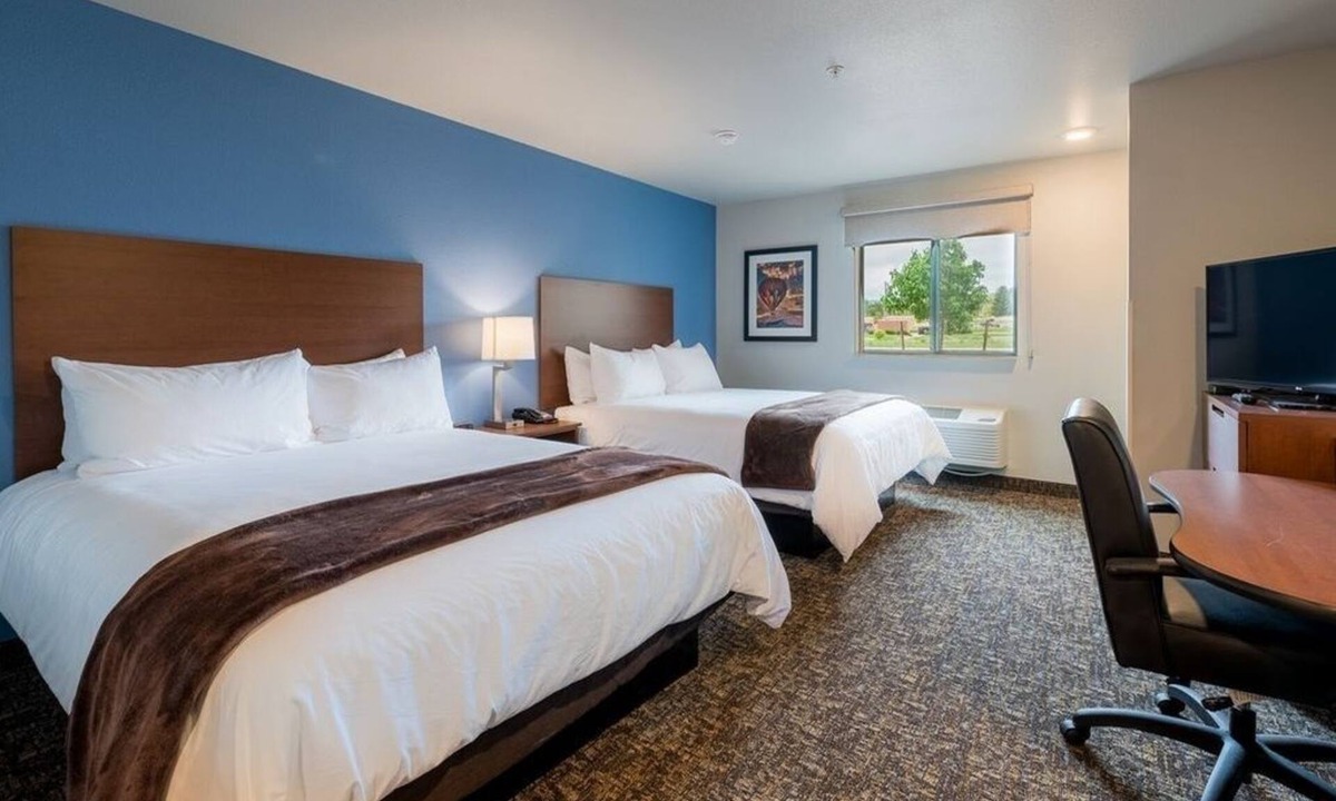 Grant Creek Hotel | Fully Equipped Room w/Kitchenette for Long Stays Near Local Hotspots