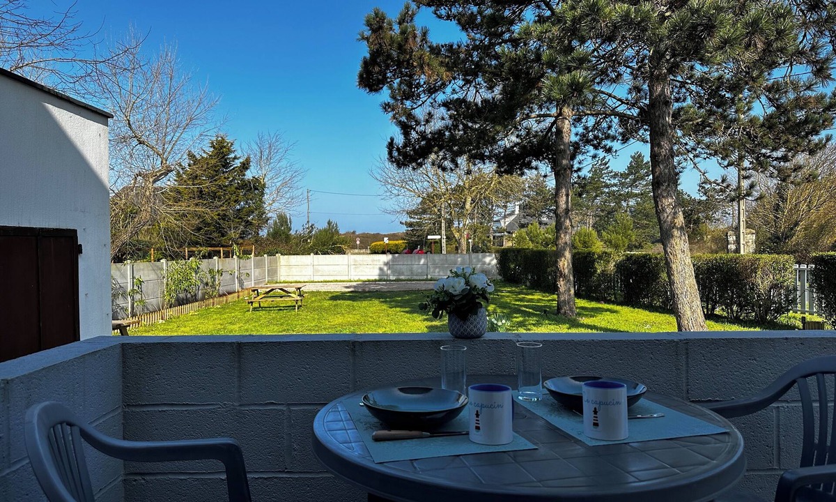 Cayeux-sur-Mer Apartment | Fully-equipped studio in the Baie de Somme, 700M from the sea, terrace and parking.