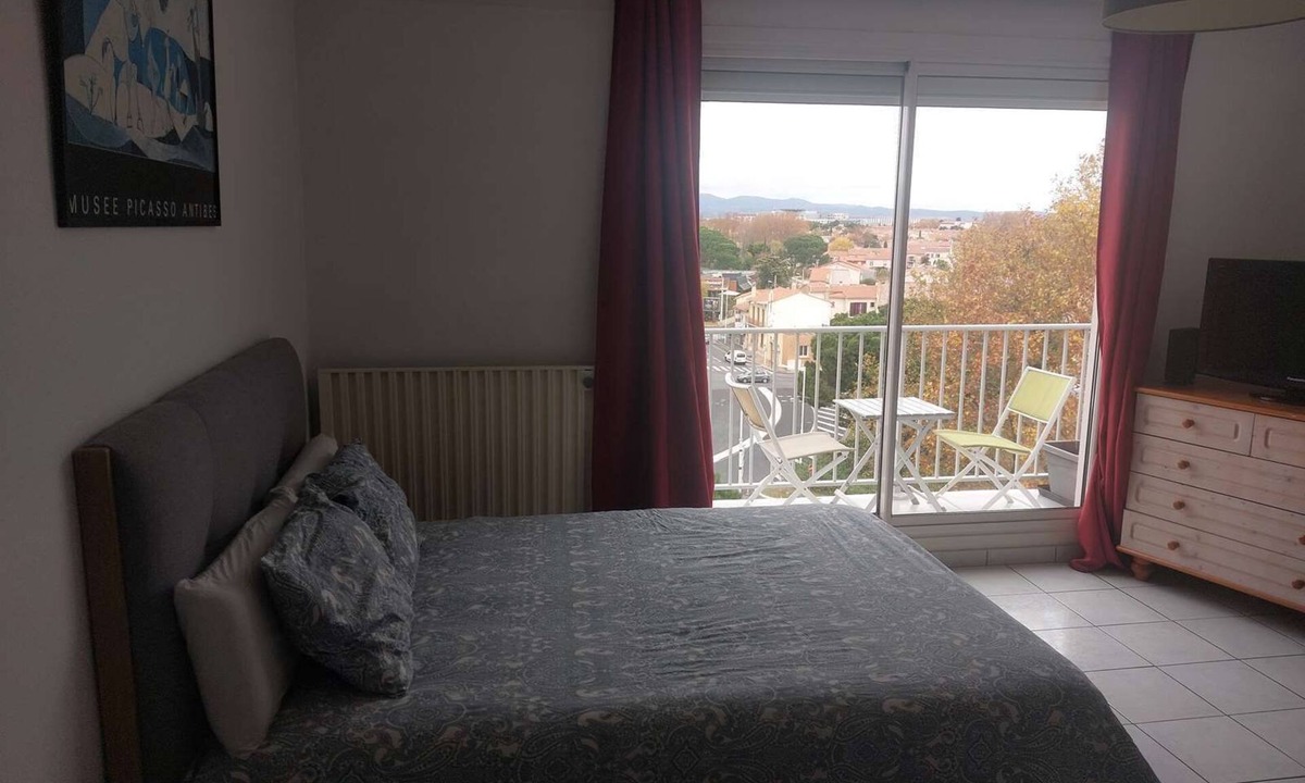 Bas-Vernet Apartment | Fully equipped studio with parking and balcony in secure residence