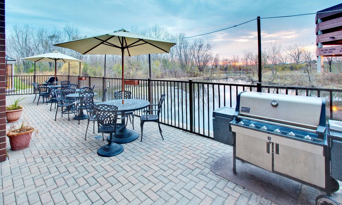 York Center Condo | Fully-Equipped Suite | Gym Access