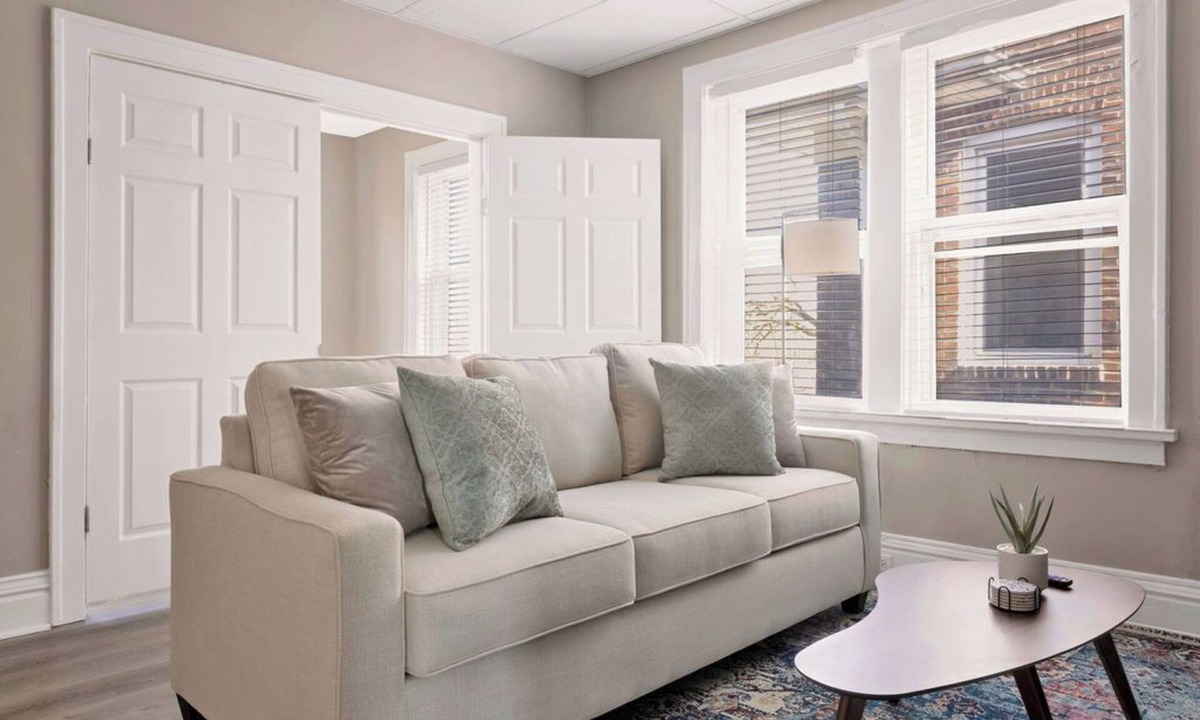 University City Apartment | Fully Equipped Cozy 2BR Apartment Near Delmar Loop