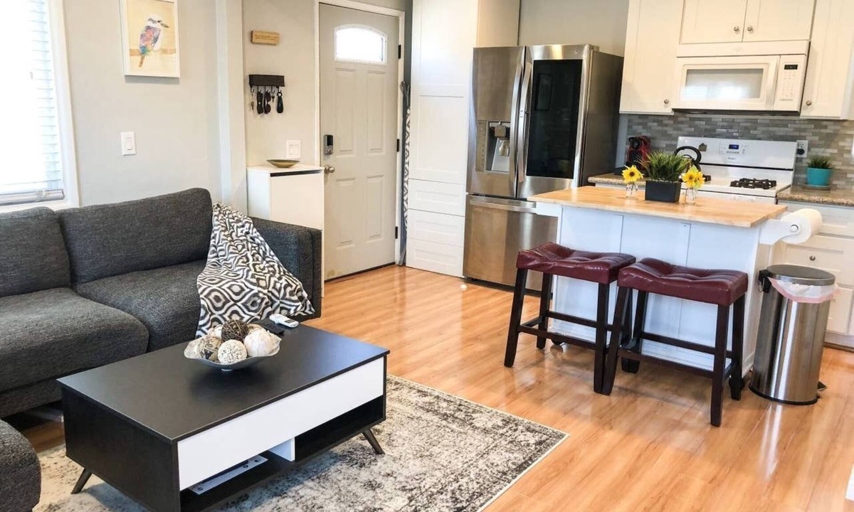 Del Rey House | Fully facilitated air conditioned stay + perfect location