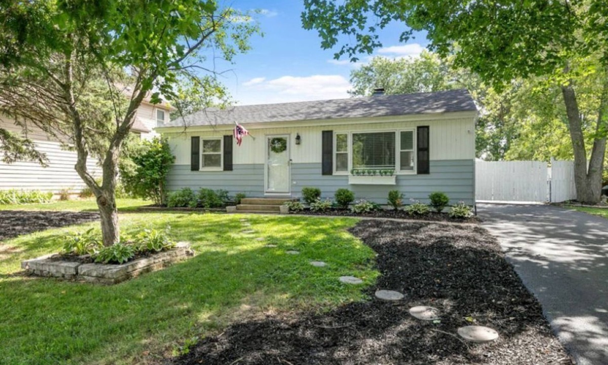 Naperville House | Fully Fenced In-Pet Friendly Cozy North Naperville 3 BED 2 BATH Home