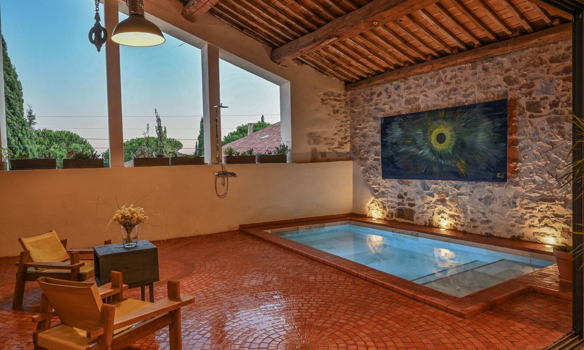 Le Somail Apartment | Fully furnished 4 bedroom/4 bath weekly vacation rental with pool and terraces.