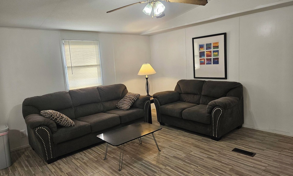 Voth House | Fully Furnished 3 Bedroom w/Utilities - Near Orange and near Beaumont, Vidor TX