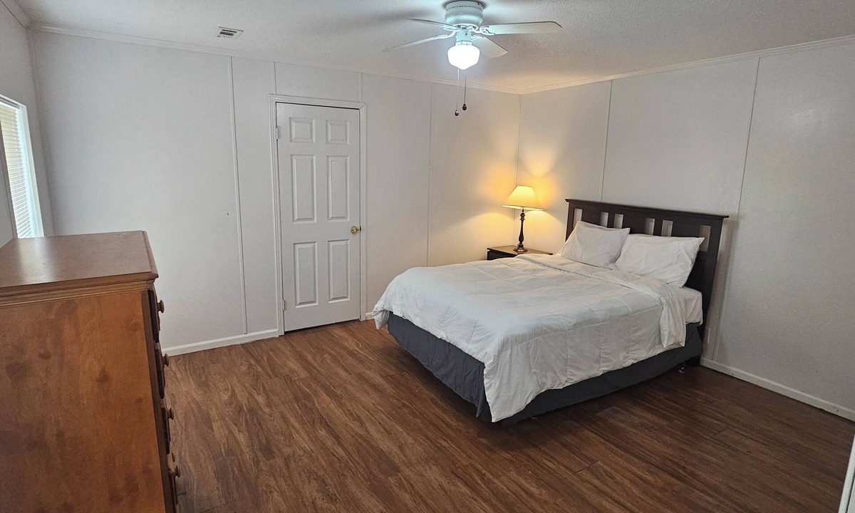 Voth House | Fully Furnished 3 Bedroom w/Utilities