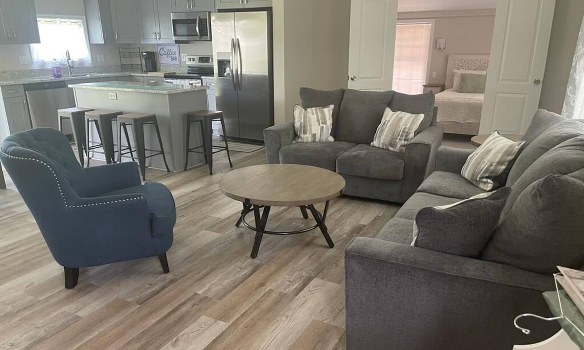 North Newport News House | Fully furnished 3 bedrooms house. Near Busch Gardens and Colonial wiiliamsburg.