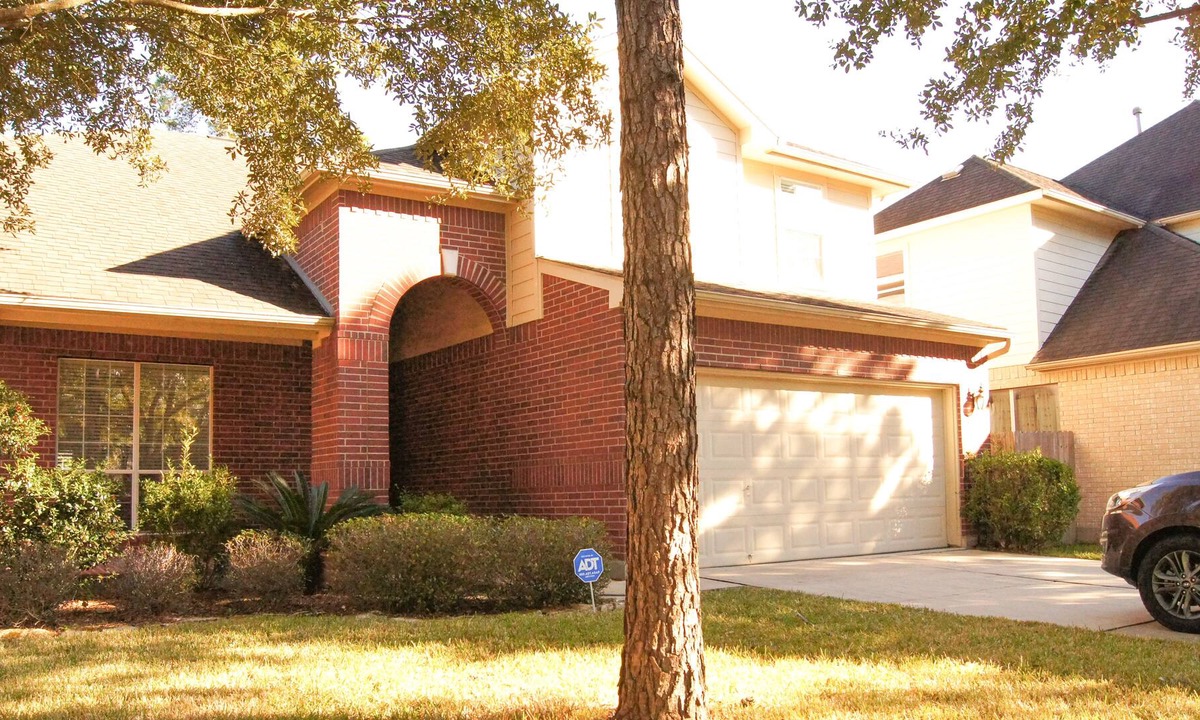 Kingwood House | Fully Furnished 4 Bedroom Home