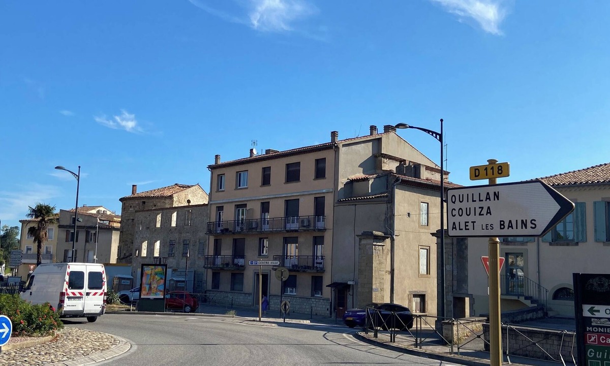 Limoux Apartment | Fully furnished apartment with parking. Hyper center. 3mn from the square.