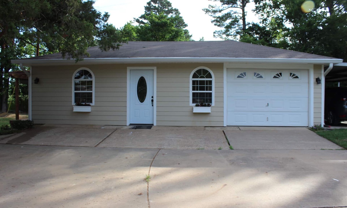 Crockett House | Fully furnished Executive suite for single or couples.