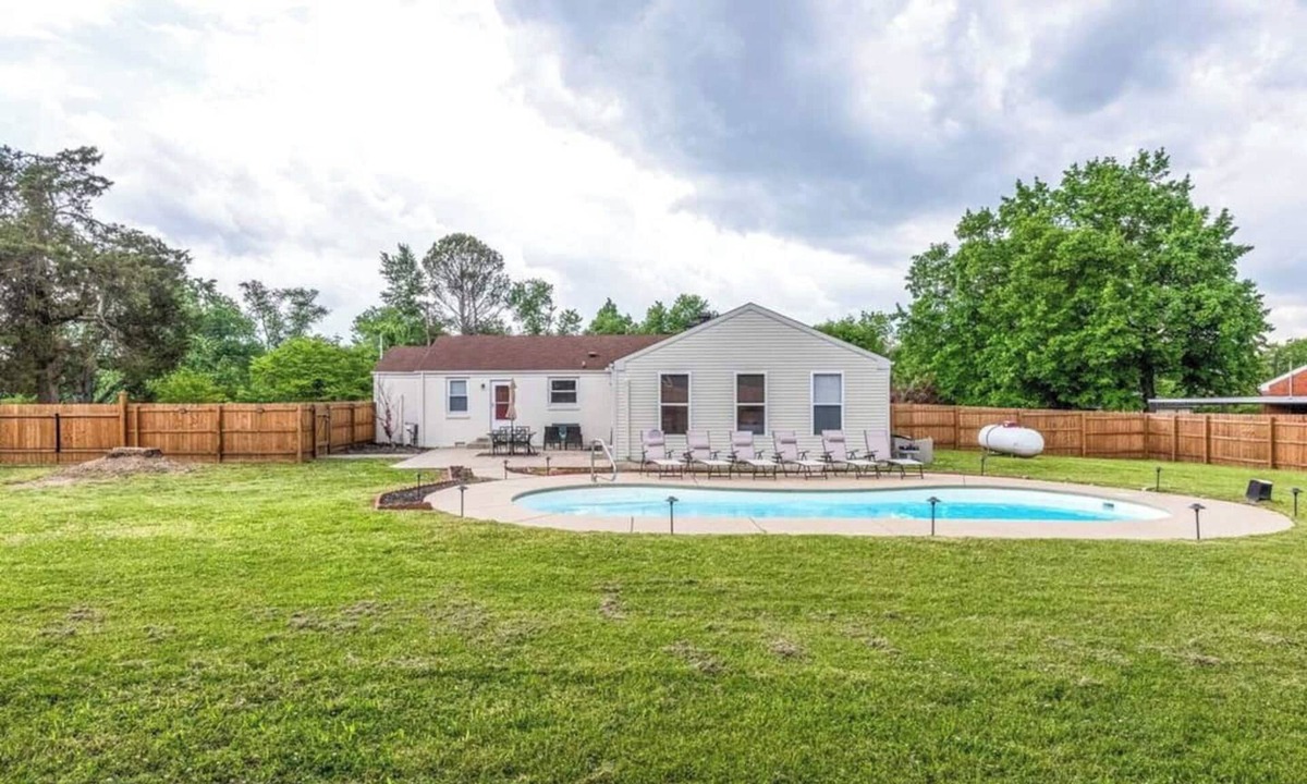 Nashville-Davidson House | Fully Furnished home on 3/4 of an acre .Centrally located to Nashville and the airport