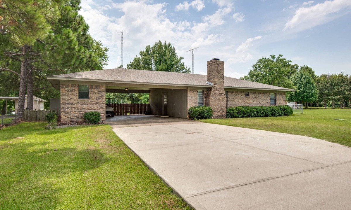 Yantis House | Fully Furnished Lake Fork Waterfront Property with Boat House!
