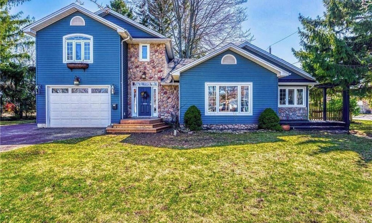 Brights Grove House | Fully Furnished Lakeside Getaway in Beautiful Bright's Grove!