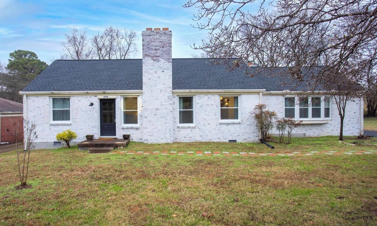 Merry Oaks House | Fully Furnished Mid-Term Retreat with Hot Tub, Sauna & Game Room