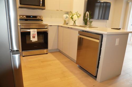 Ottawa Division House | Fully Furnished Room in Serene Environment