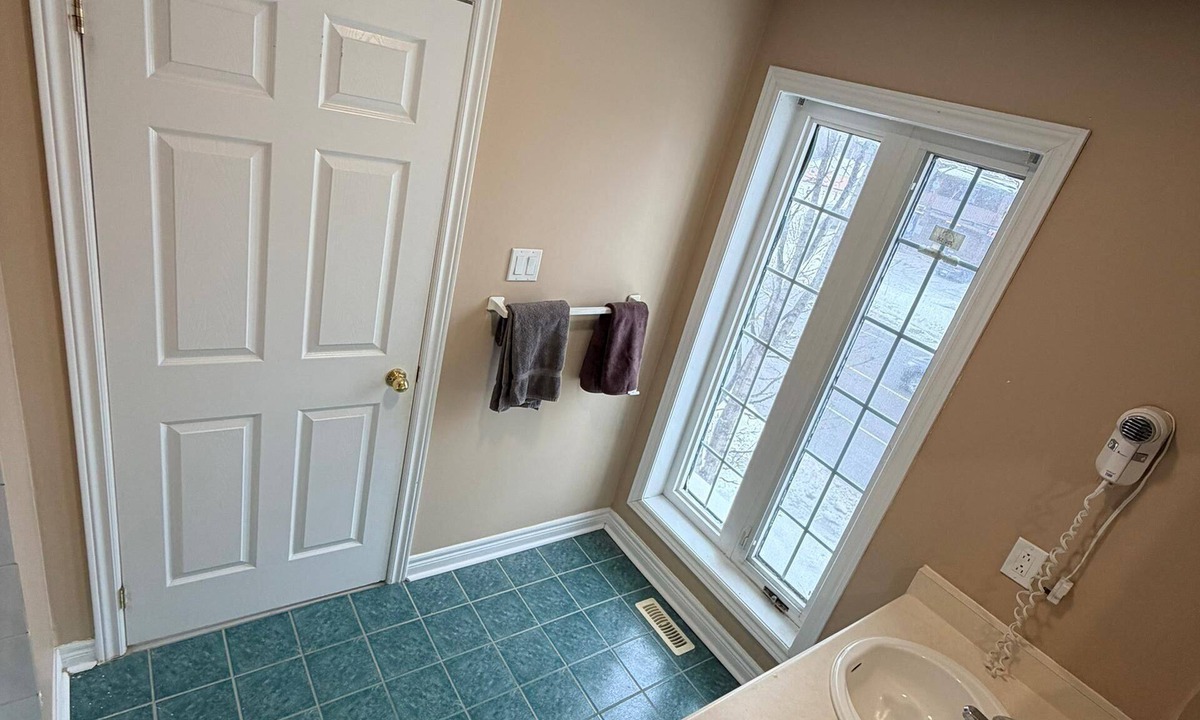 Whitby House | FULLY FURNISHED ROOMS FOR RENT | SHORT & LONG TERM | MIN 1-WEEK STAY