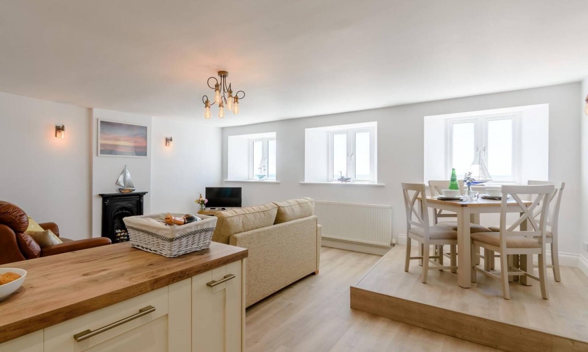 Eastbourne City Centre Apartment | Fully furnished Self Contained Apartment