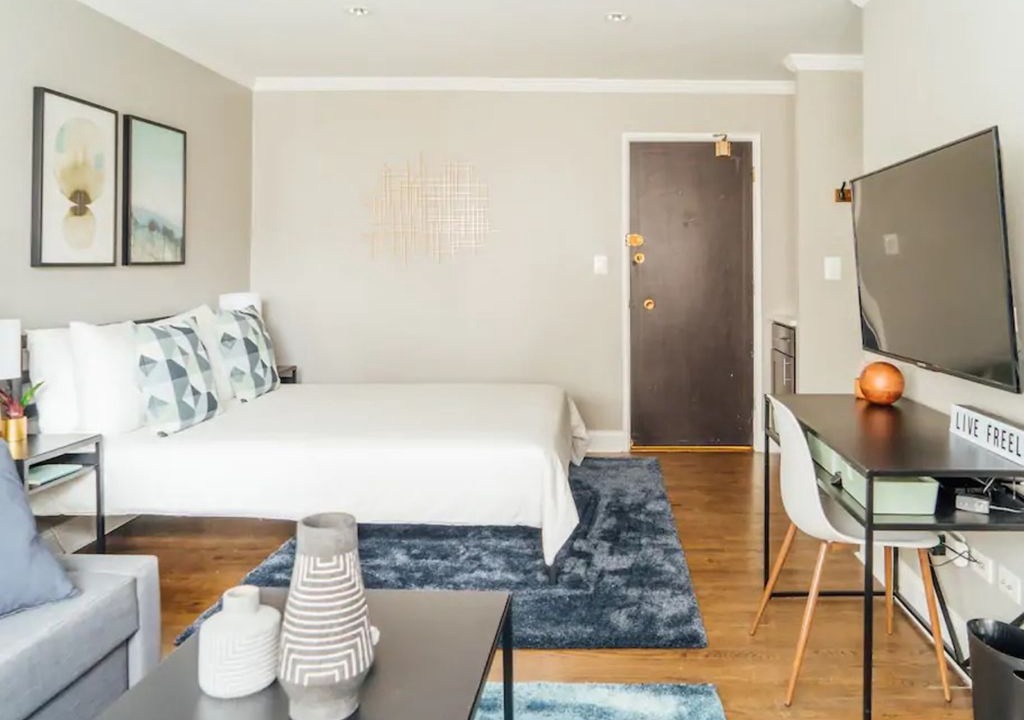 Lake View East Apartment | Fully Furnished Studio + WiFi Amazing Deal! OD2