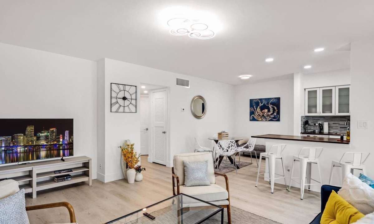 Croissant Park Condo | Fully furnished 2/1 in Fort Lauderdale Miami