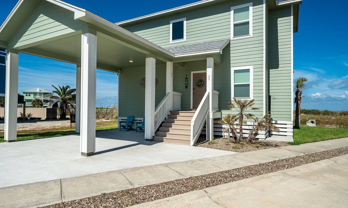 Bella Vista House | Fully Loaded 5 Star *New* Lux Home!