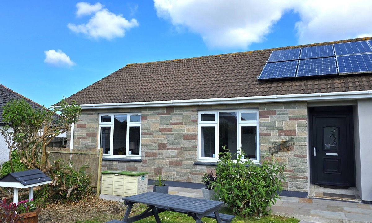 Goonhavern House | Fully refurbished, fantastic outside space!