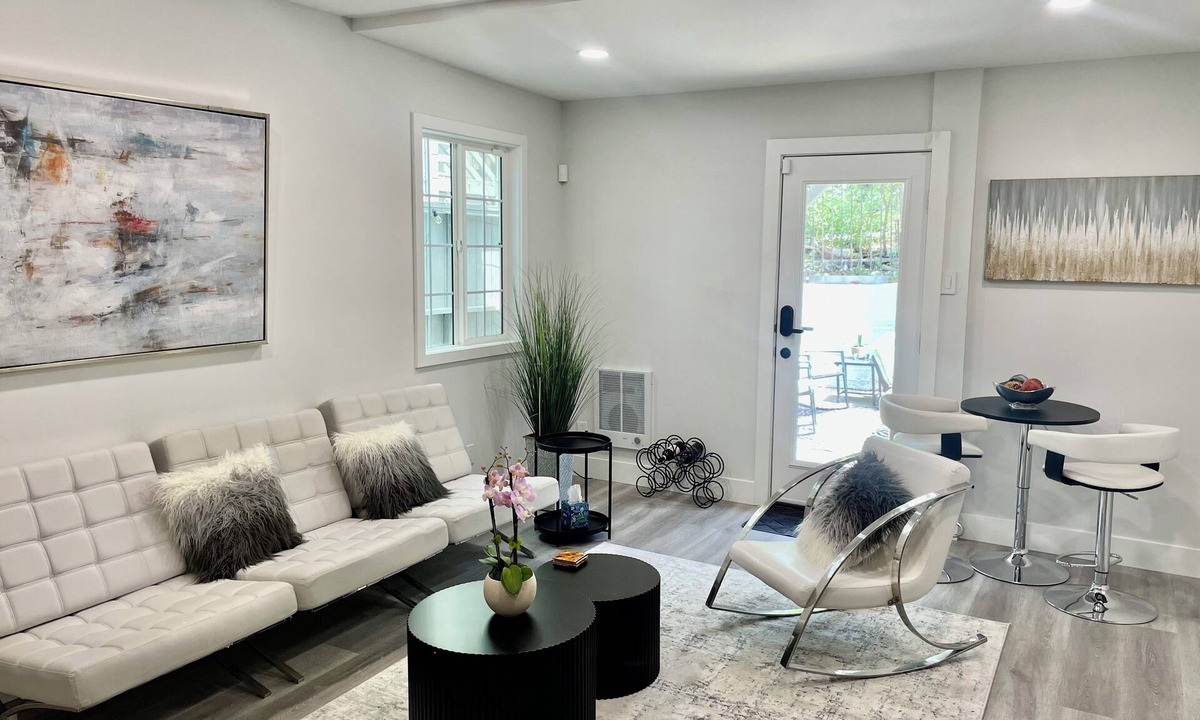 Nob Hill Apartment | Fully remodeled 2 bedroom/2 bath with a cozy backyard