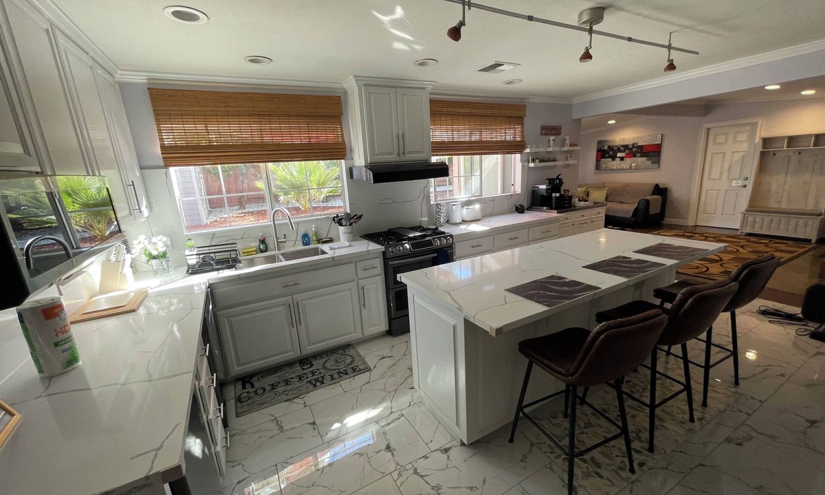 Antelope House | Fully Remodeled 3 Bd – Quiet & Big gated driveway