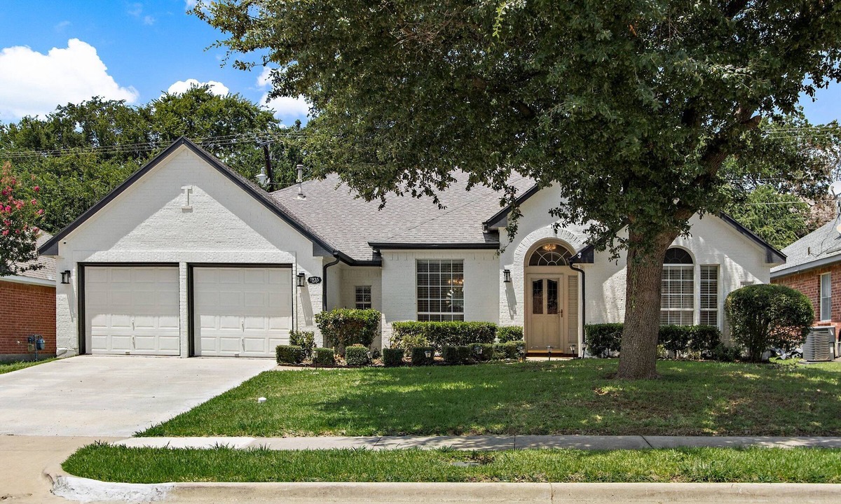 South Arlington House | Fully Remodeled 3 bedroom 2 Bath Home