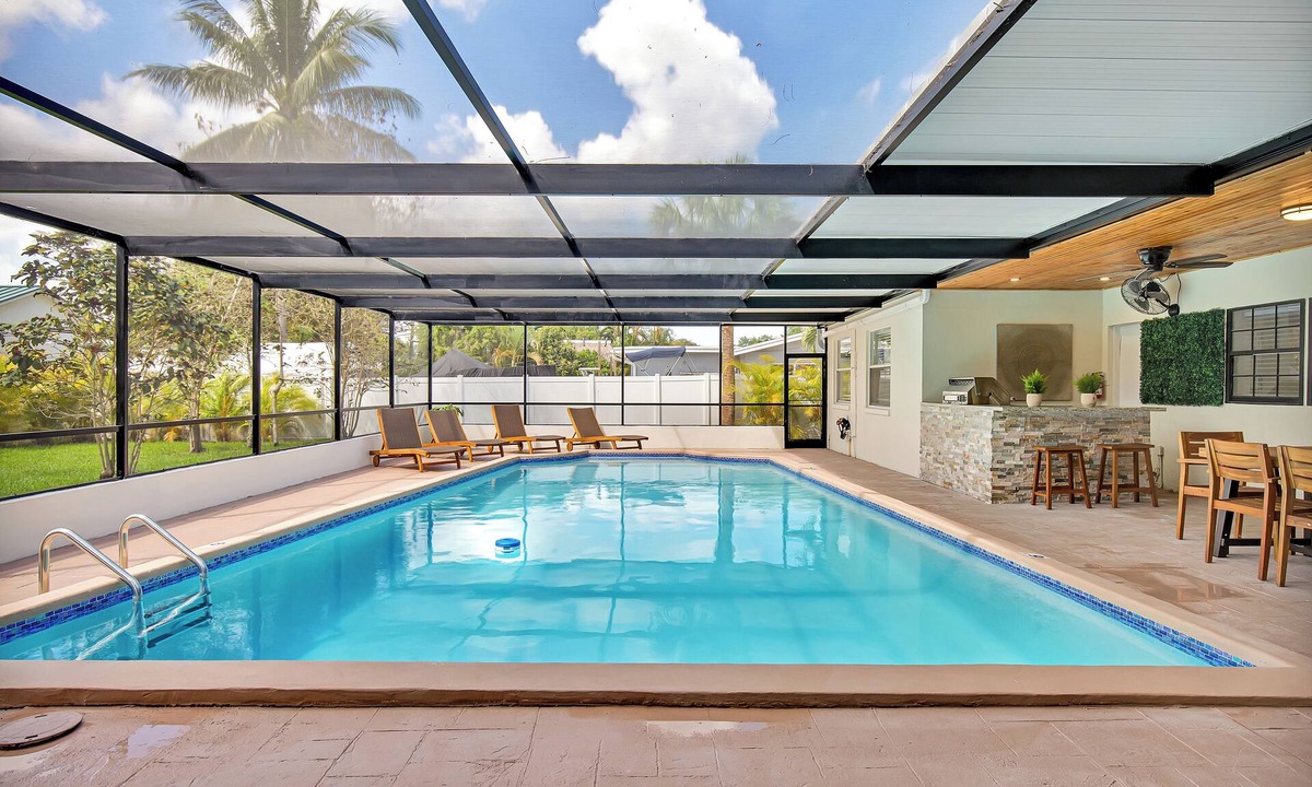 Plantation Villa | Fully Remodeled 4 bed 4 bath Retreat, Heated Pool