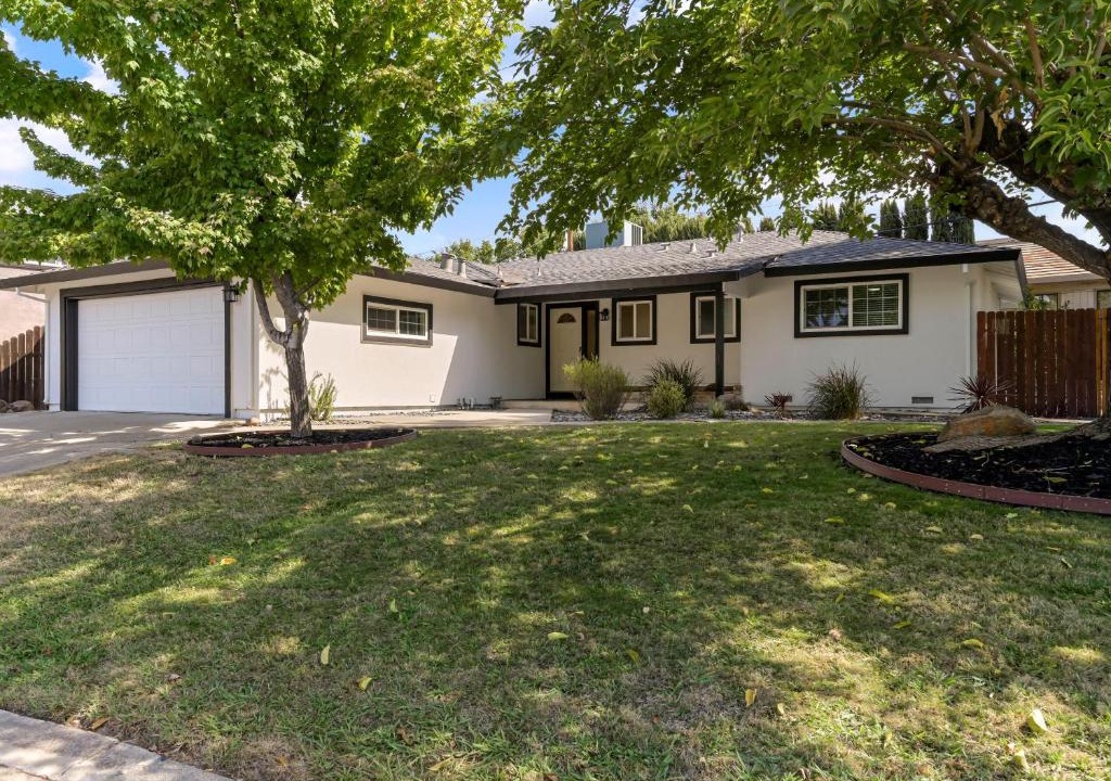 Roseville House | Fully Renovated 4 Bedroom Home with Pool!