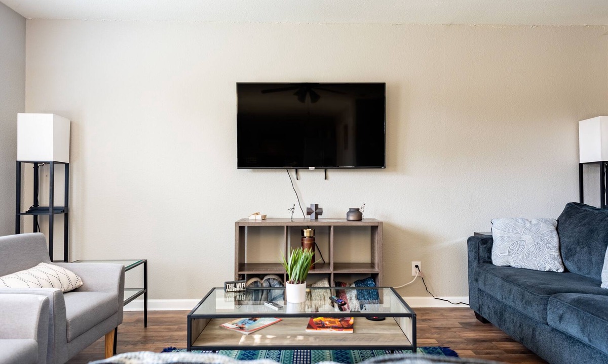 Windcrest House | Fully renovated 4BR close to everything