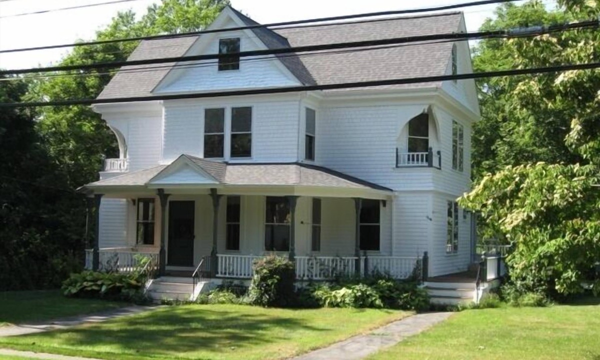 East Dennis House | Fully Renovated Authentic Victorian in East Dennis