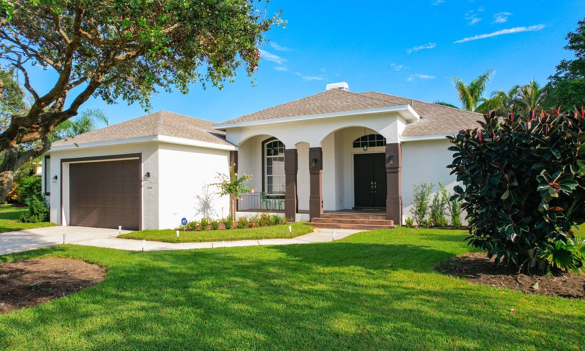 Kings Lake House | Fully Renovated Modern Home, With Heated pool