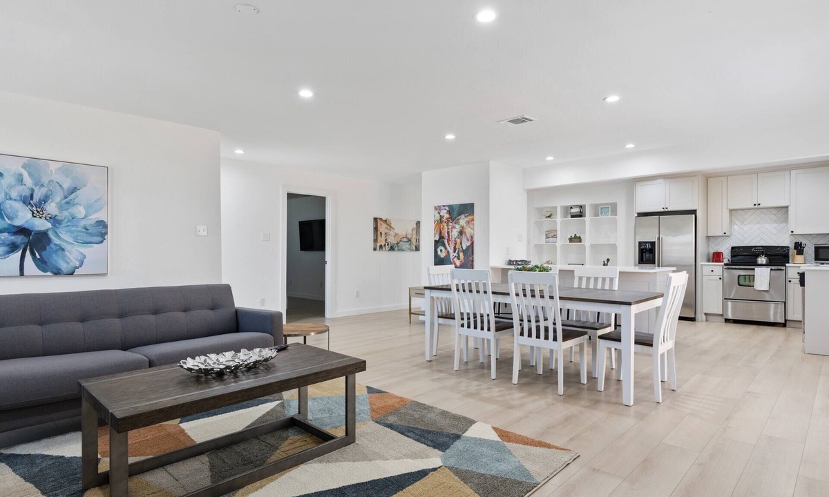 North Central Carrollton House | Fully Renovated, Spacious House!