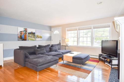 East Dennis House | Fully Renovated Walk to Scargo Lake
