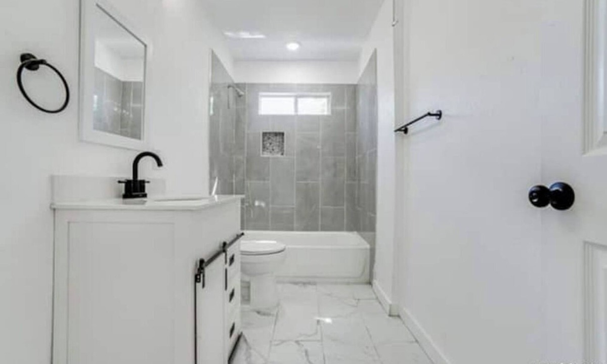 Northwest Los Angeles Heights House | Fully renovatedClose to airportn
